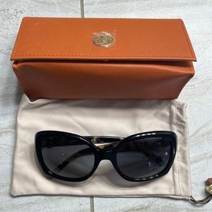Tory Burch sunglasses. Comes with box and glass bag. Stunning glasses .